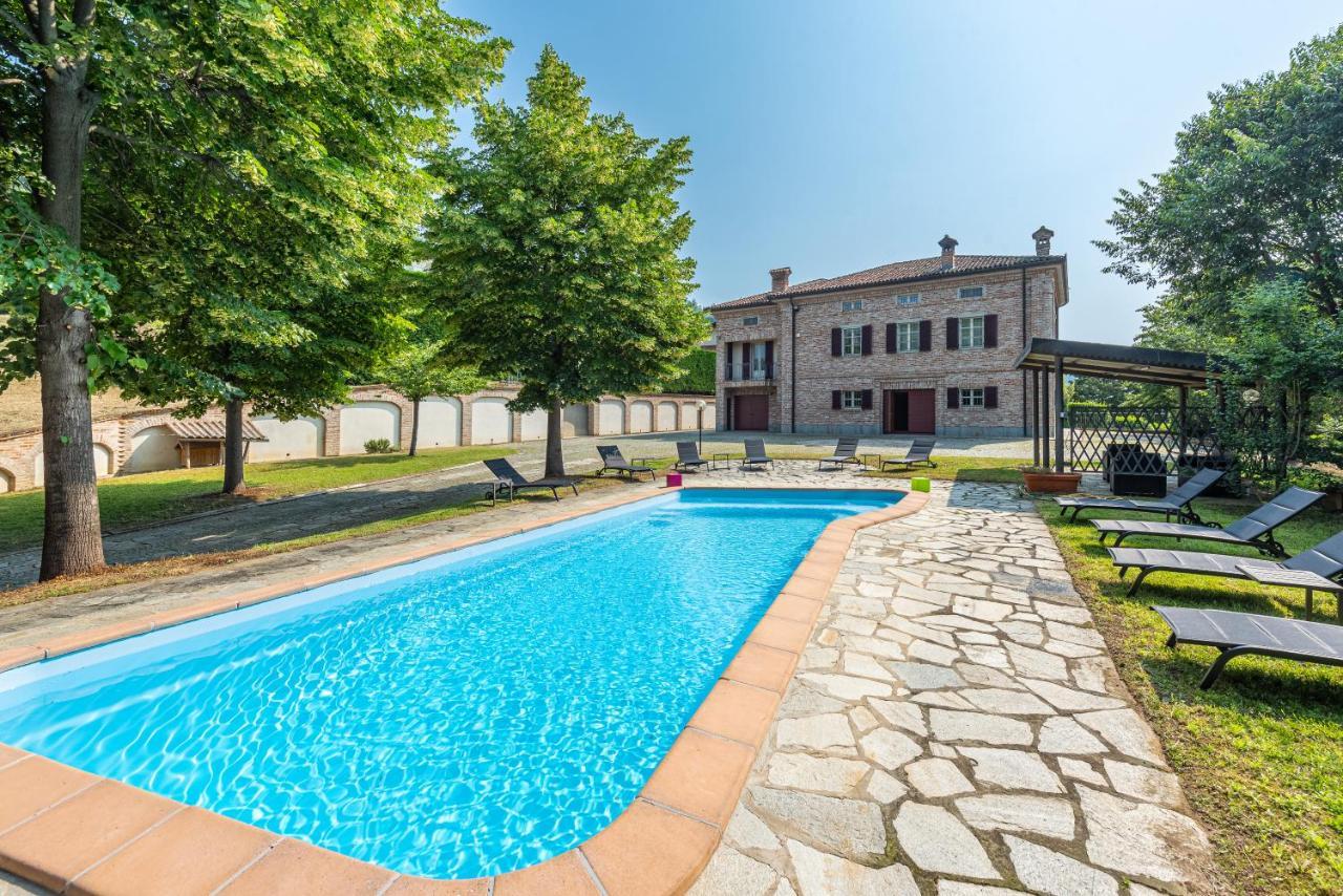 Villa Cornelia , Entire Villa With Private Pool Corneliano d'Alba Ngoại thất bức ảnh