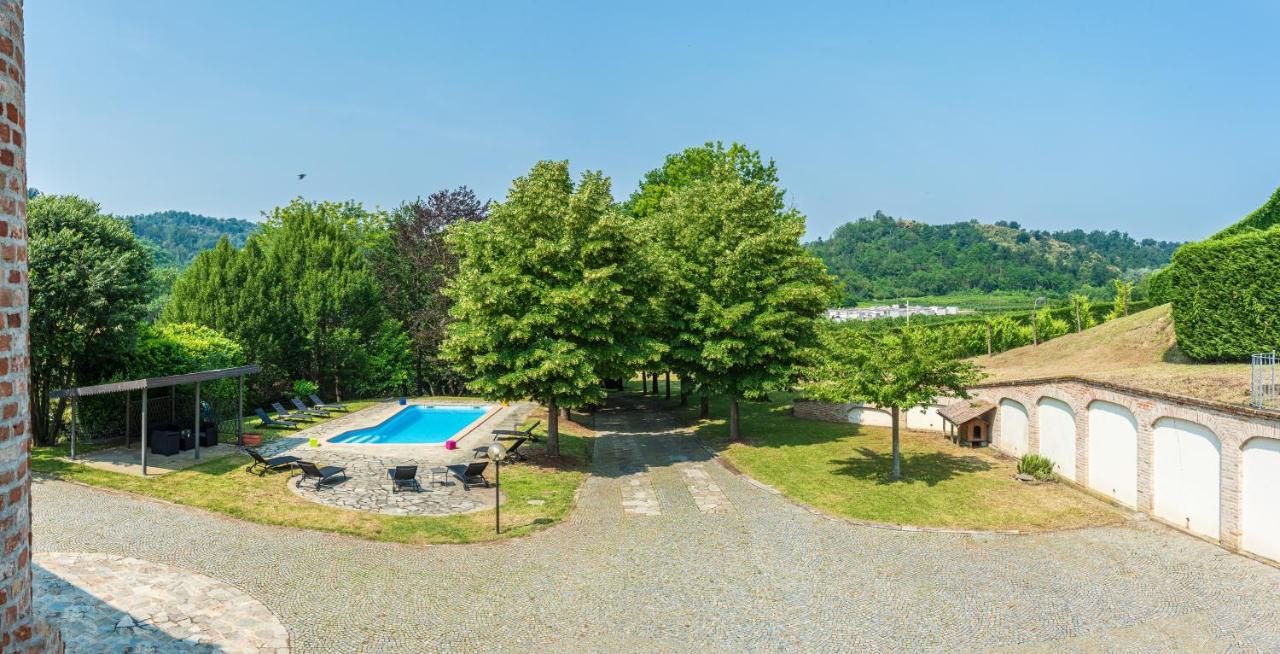Villa Cornelia , Entire Villa With Private Pool Corneliano d'Alba Ngoại thất bức ảnh